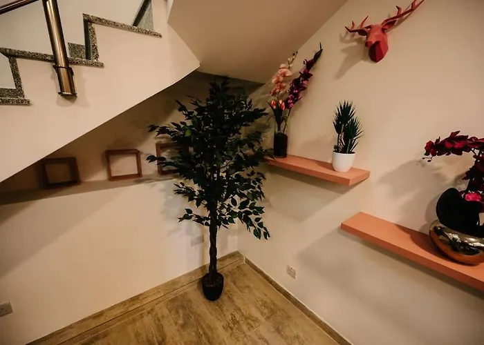 Duplex Modern House , Centrally Located Nyaraló Cospicua